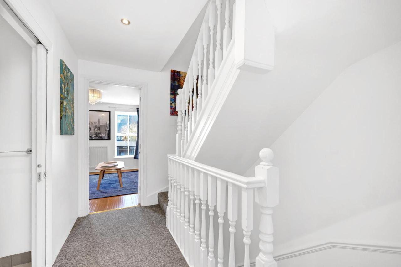 Lovely 3 Bedroom House Short Term & Flexible Renting Limehouse With Private Parking And Garden! * Londres