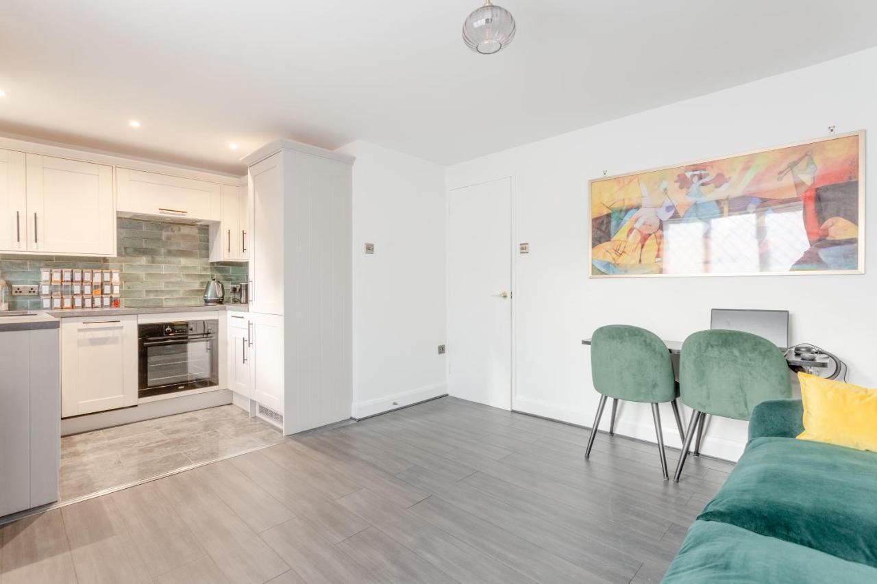 2 King Beds Modern Refurb Flat - 10 Min 2 Bridge - Sleeps 6