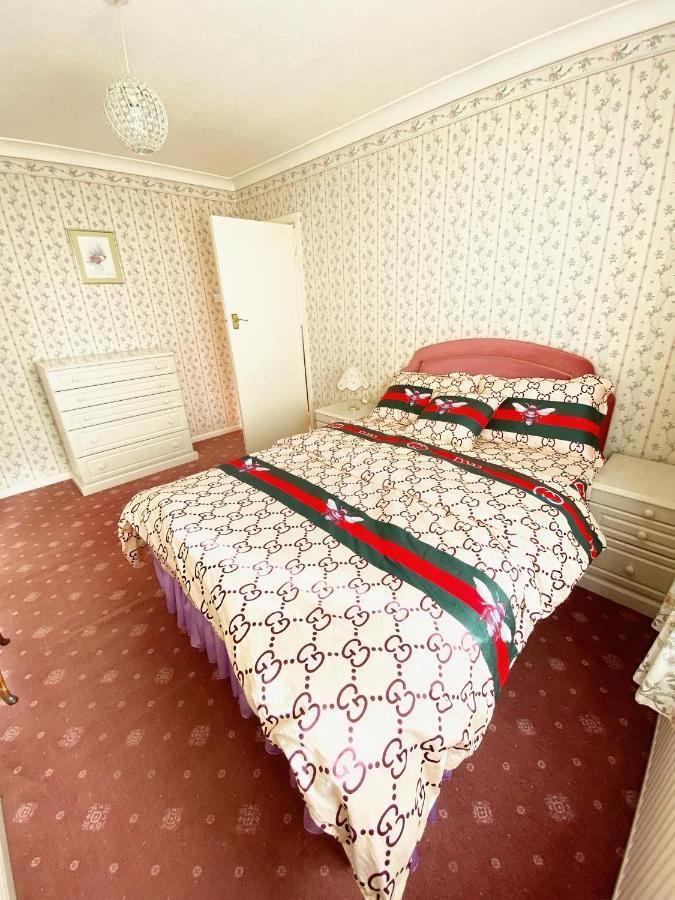 Barking House Sleeps 11 - Parking - Train Tube - Airport Londres