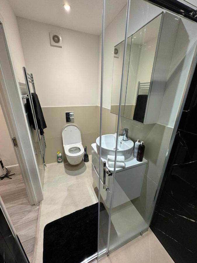 Modern 2bd London