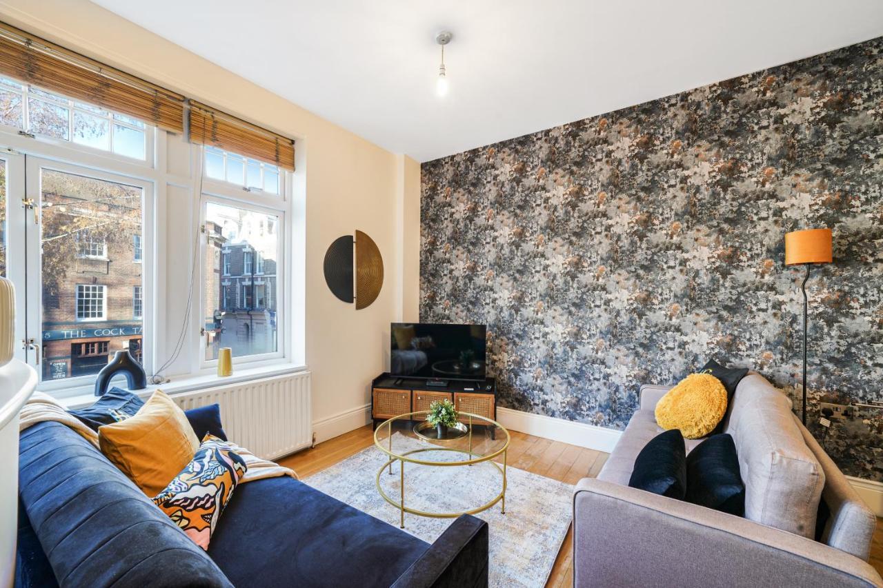 Central Hackney Abode - Balcony * London