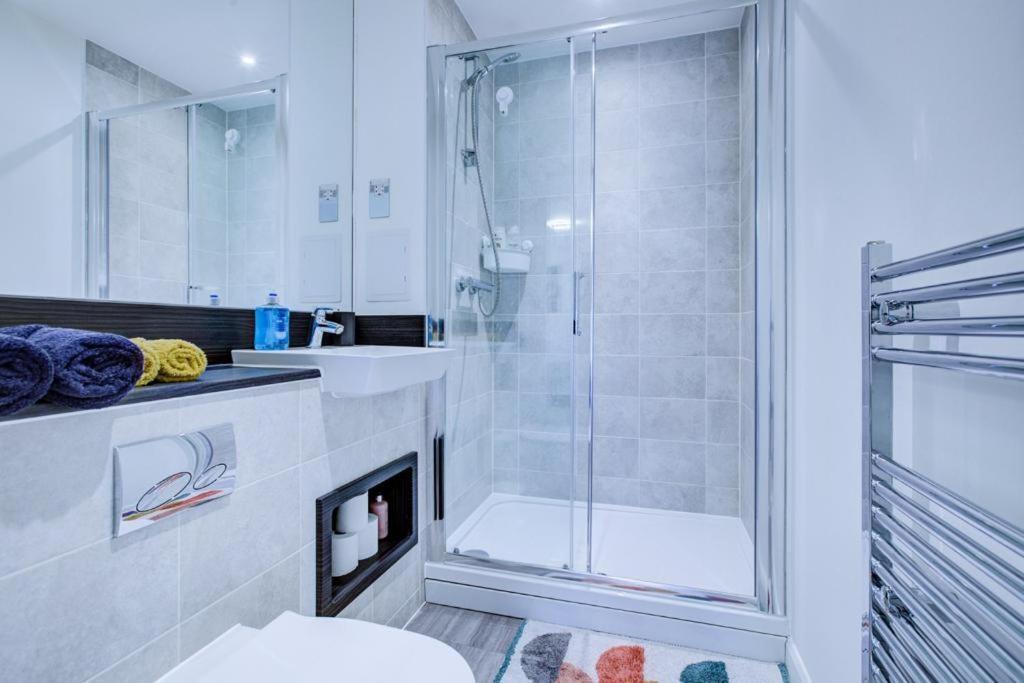 Luxury 2 Bed Flat In A New Block In East Acton Appartement