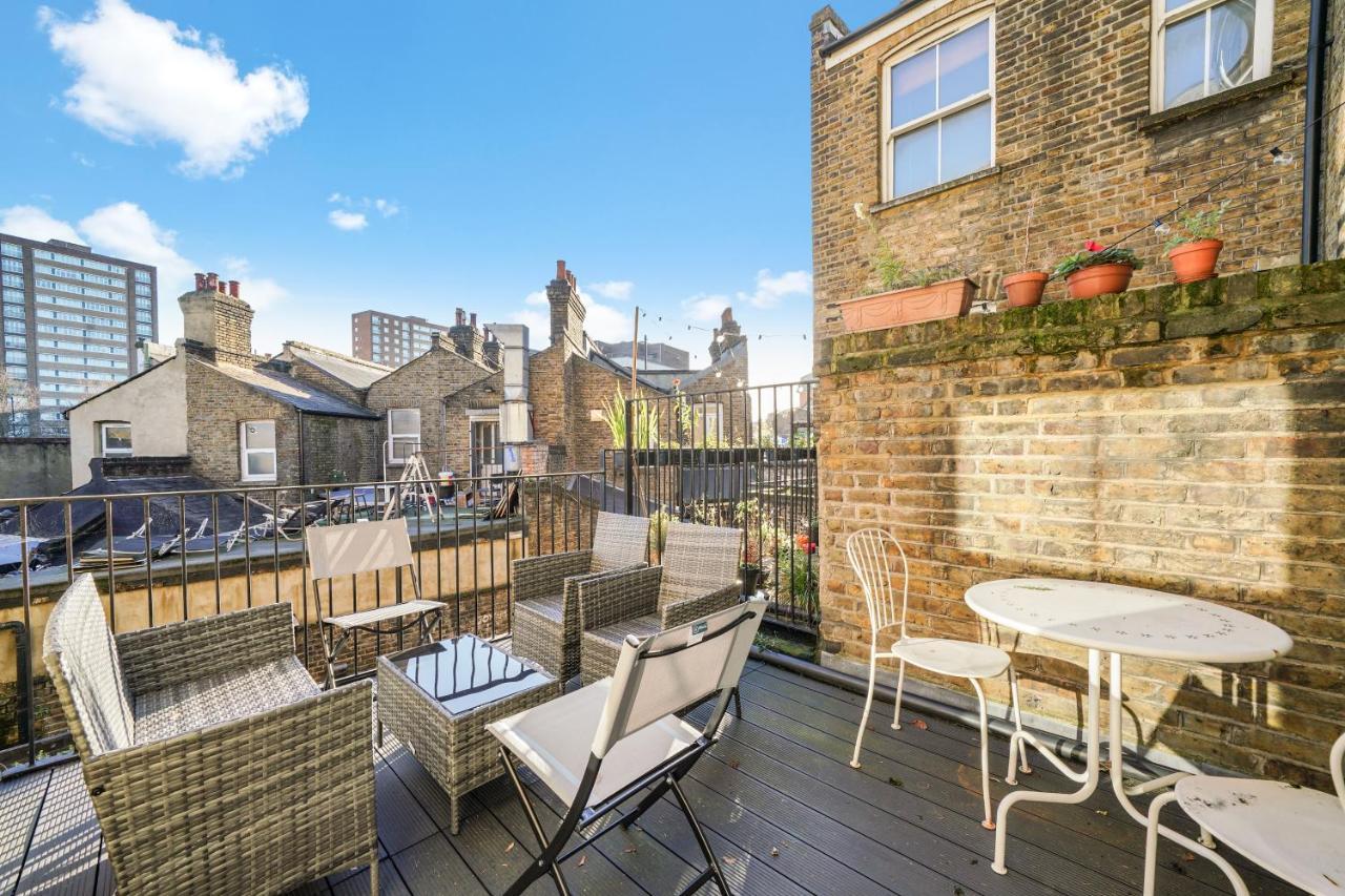 Central Hackney Abode - Balcony