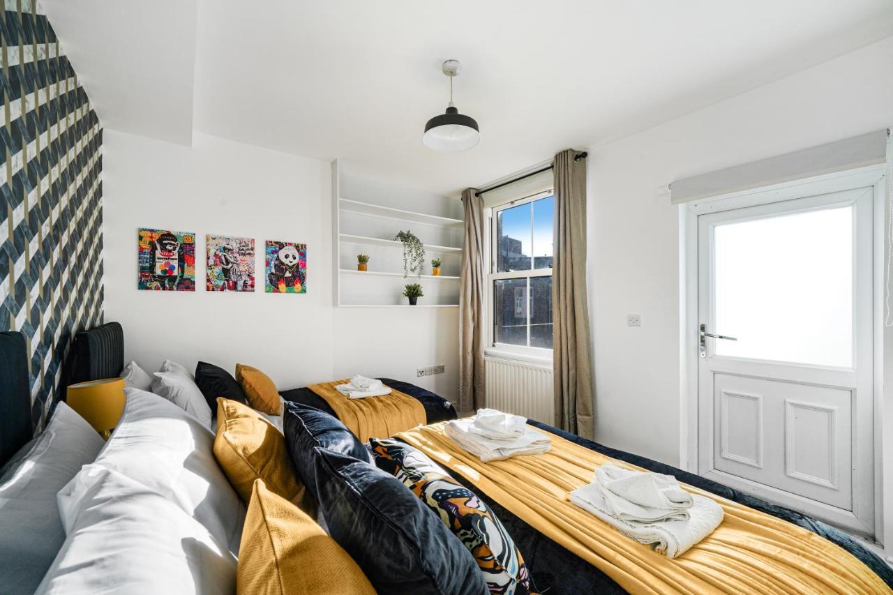 Central Hackney Abode - Balcony Apartment