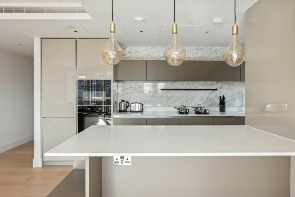 Apartamento Fabulous Westfield 2 Bed Londres
