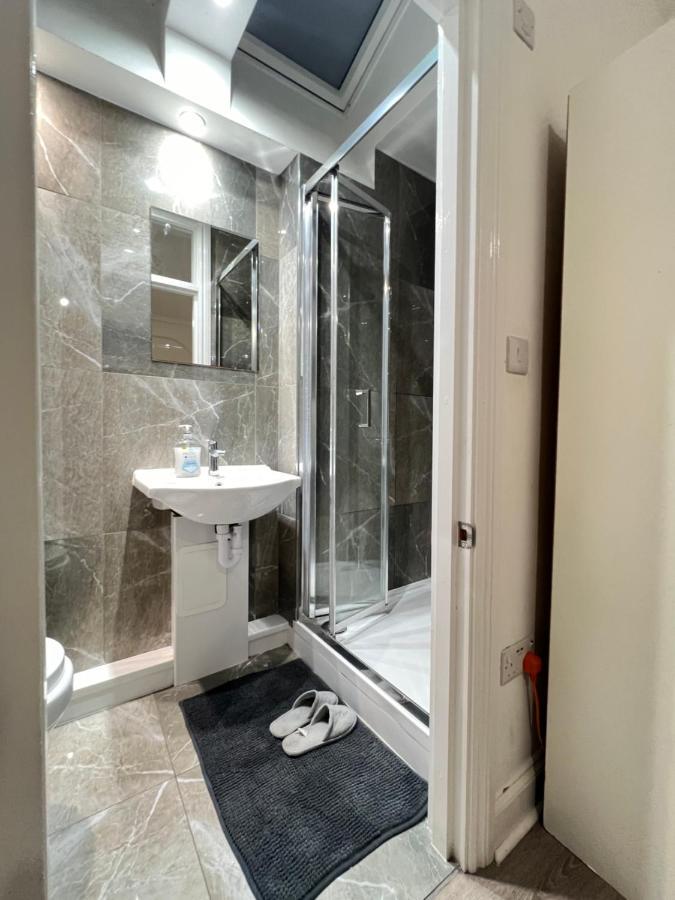 Stayeasy En-suite Pensión Londres