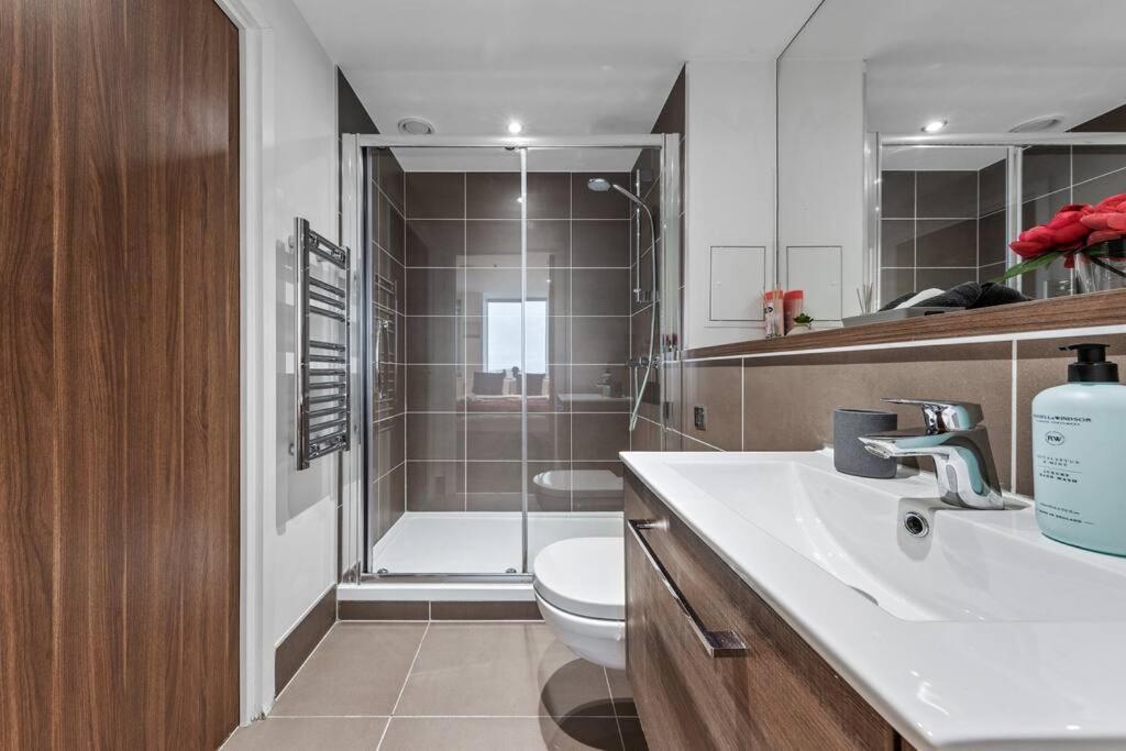Apartment One Bedroom Flat In Bp36 London