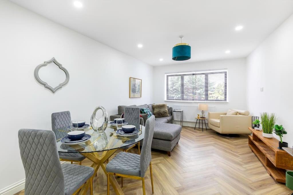 Apartamento 4bed 11 Occupancy Large Flat Elizabeth Line West Flat Free Parking Londres