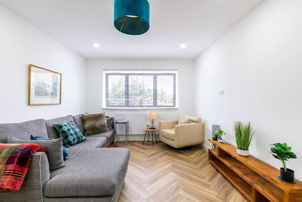 4bed 11 Occupancy Large Flat Elizabeth Line West Flat Free Parking Apartamento *