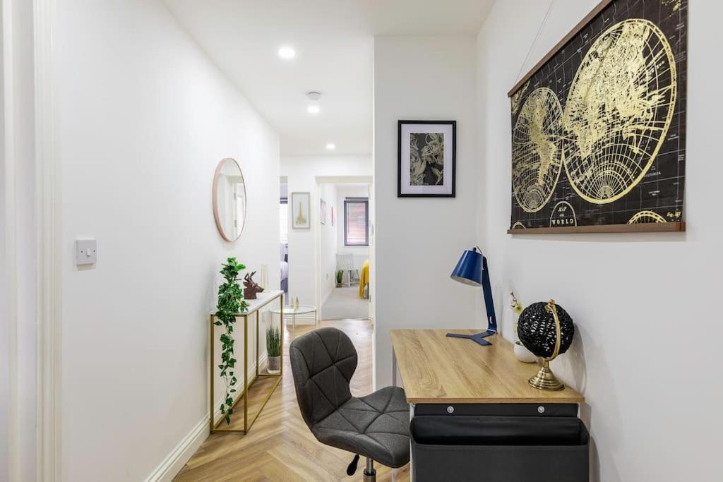 4bed 11 Occupancy Large Flat Elizabeth Line West Flat Free Parking * Londres