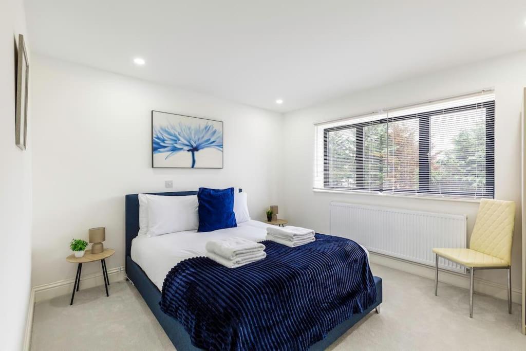 Apartamento 4bed 11 Occupancy Large Flat Elizabeth Line West Flat Free Parking Londres
