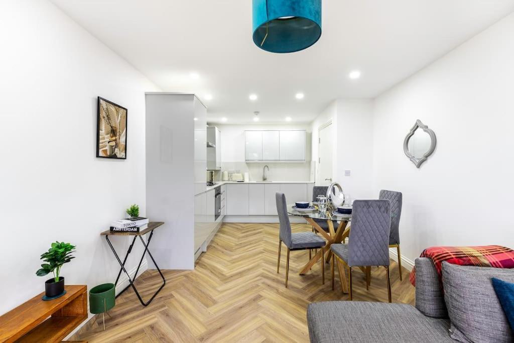 4bed 11 Occupancy Large Flat Elizabeth Line West Flat Free Parking Apartamento Londres