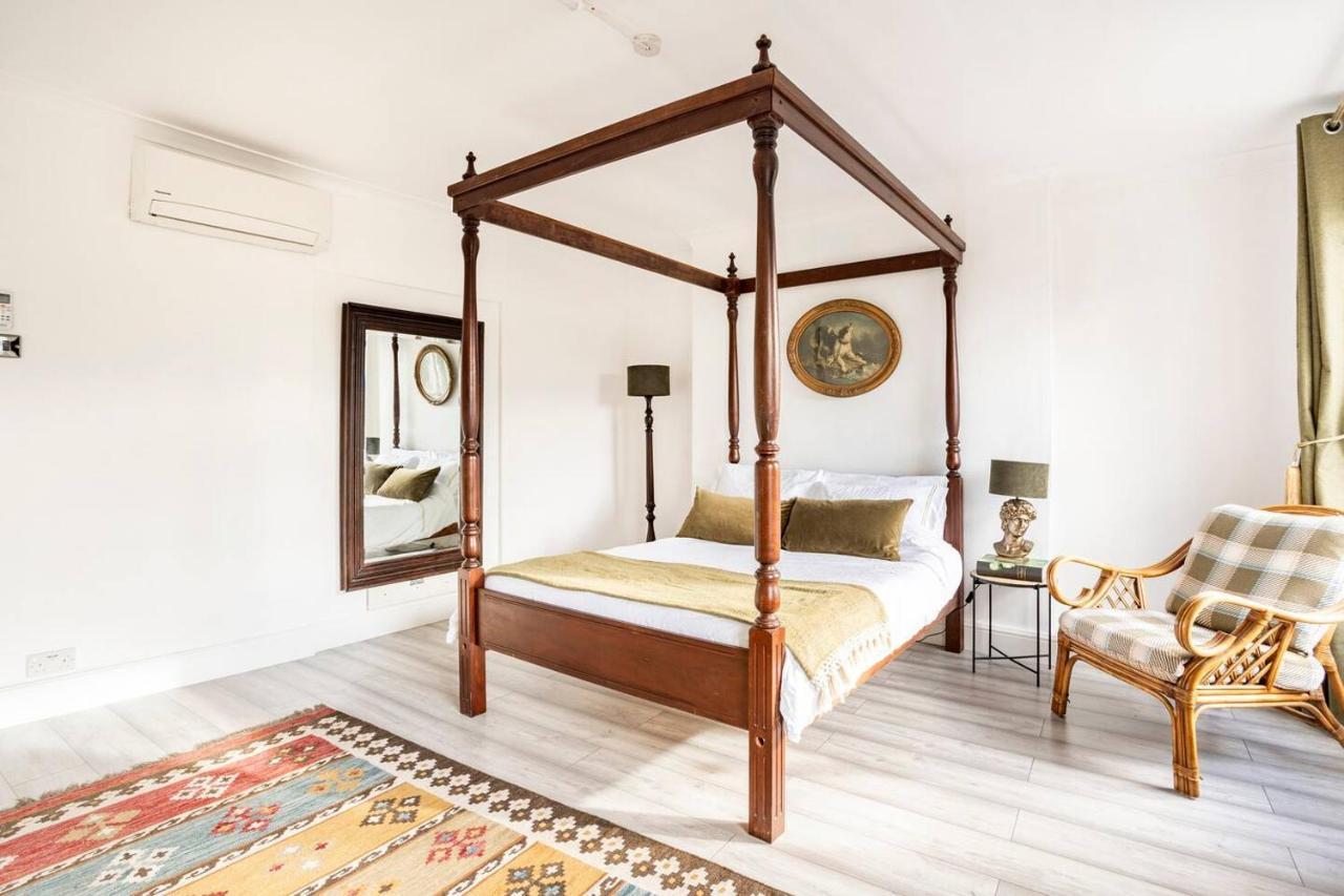 Apartment Victorian Style W/ Four-poster Bed In Camden Town *