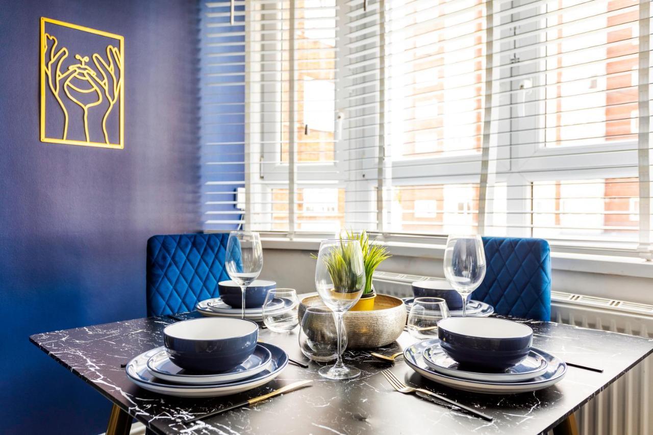 West Kensington Balcony Flat Beside Queens Club