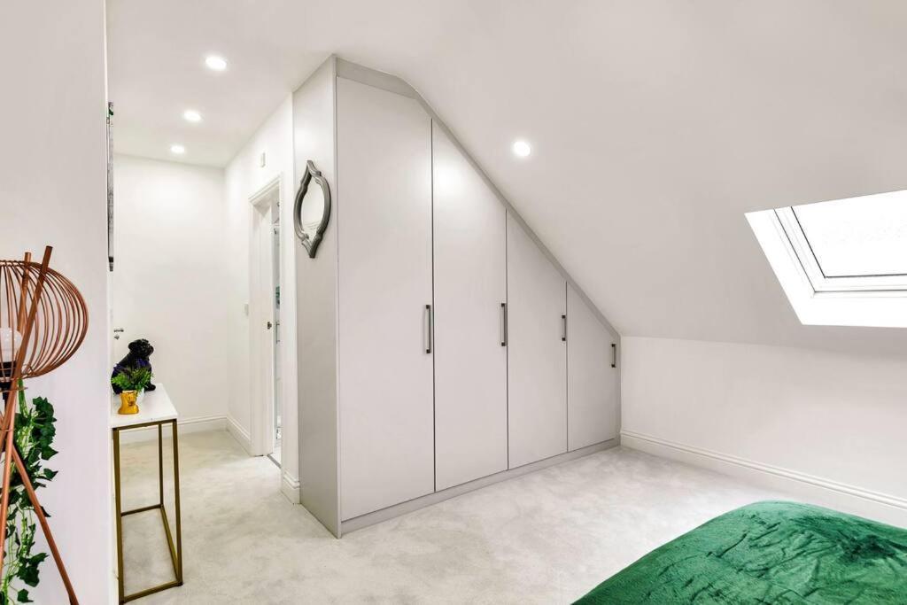 Modern 5 Occupancy Flat Free Parking & Views