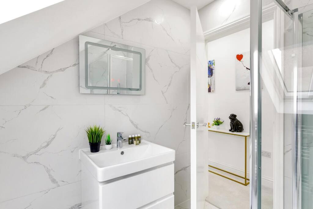 Modern 5 Occupancy Flat Free Parking & Views Apartamento *