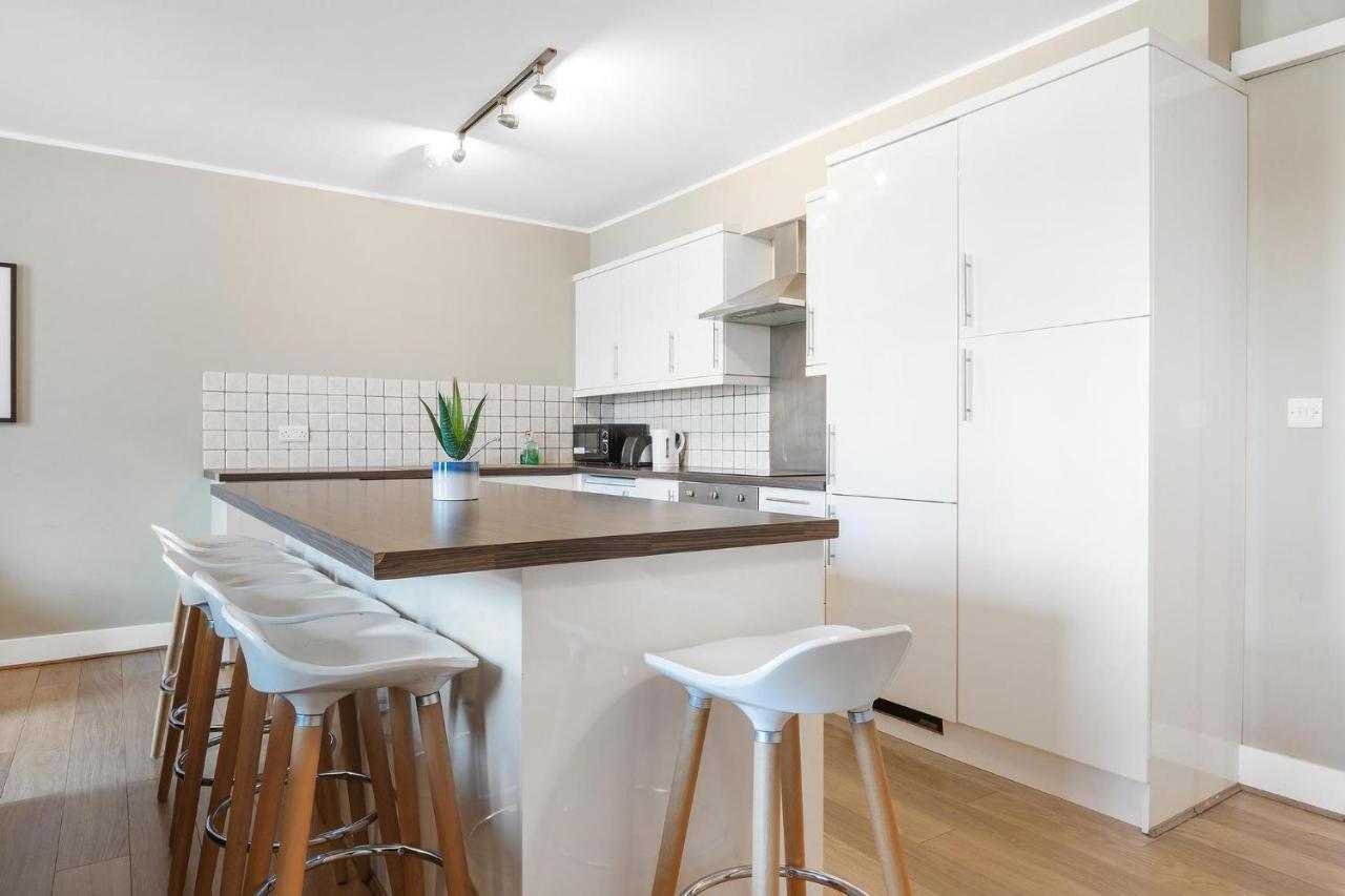221 Clapham Road * Londen