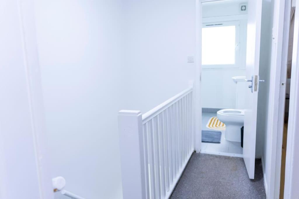 Beautiful 3 Bed House Next To Westfield Londres