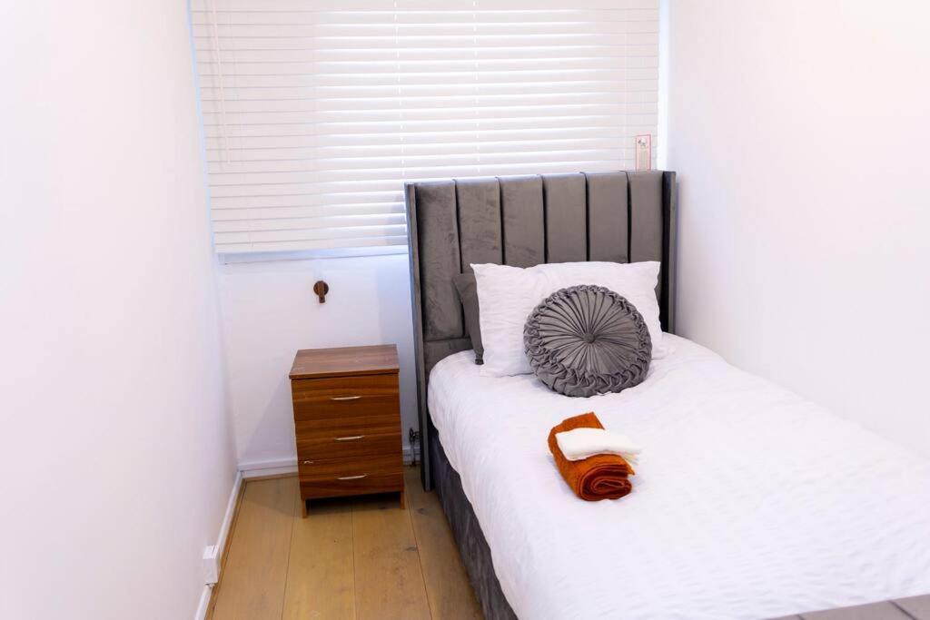 Beautiful 3 Bed House Next To Westfield Appartement Londres