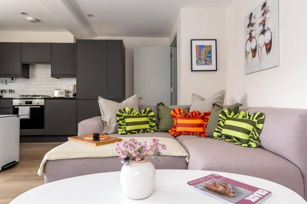 2 Bedroom In Bridge * Londres