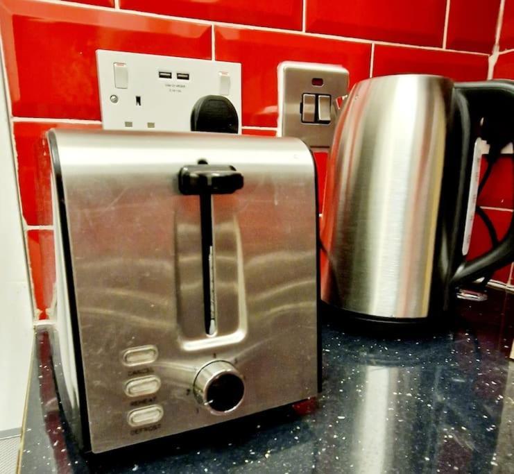 Lovely Studio- Aldgate East Stn Appartement Londen