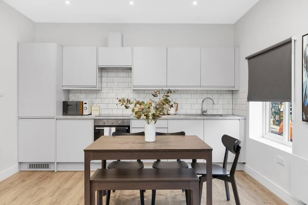 Stunning And Extremely Spacious 1bed Flat In Tooting *