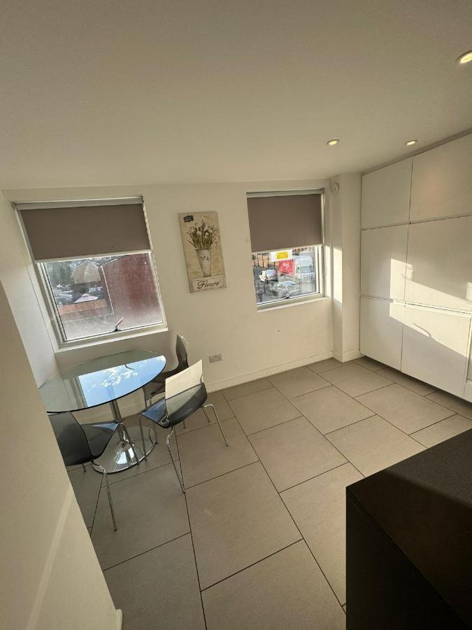 Apartment Two Bed In Clapham London
