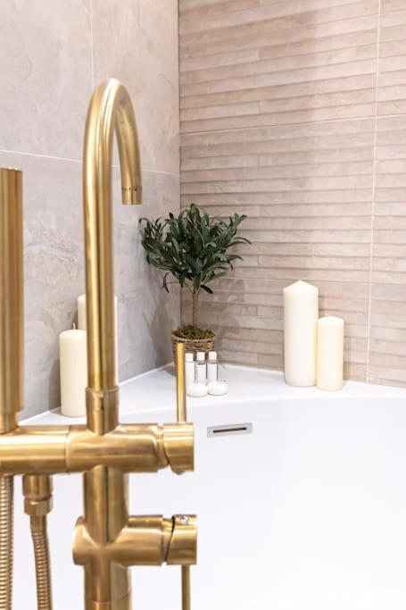 Appartement Elegance: A Symphony Of High-end Decor Londres
