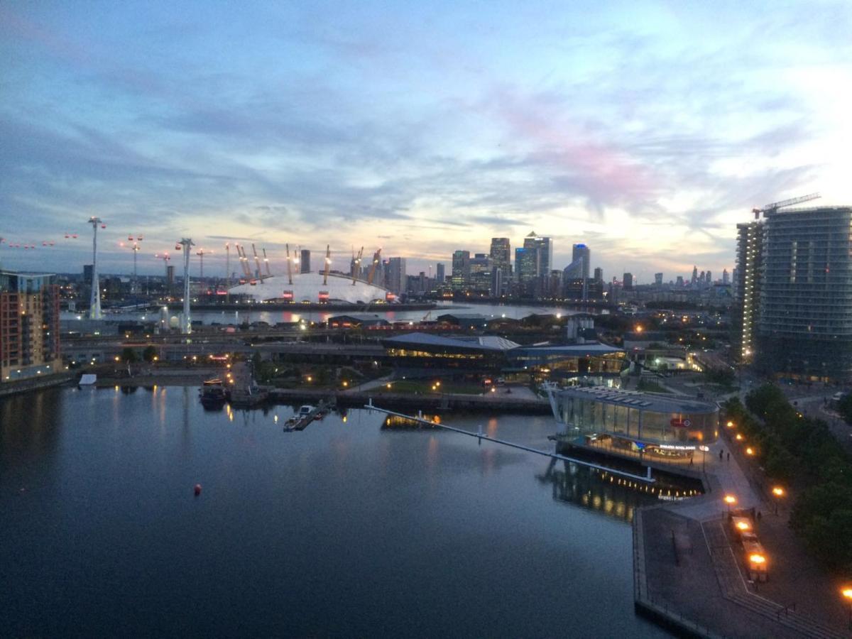 Excel Stunning 3 Bedrooms * Londres