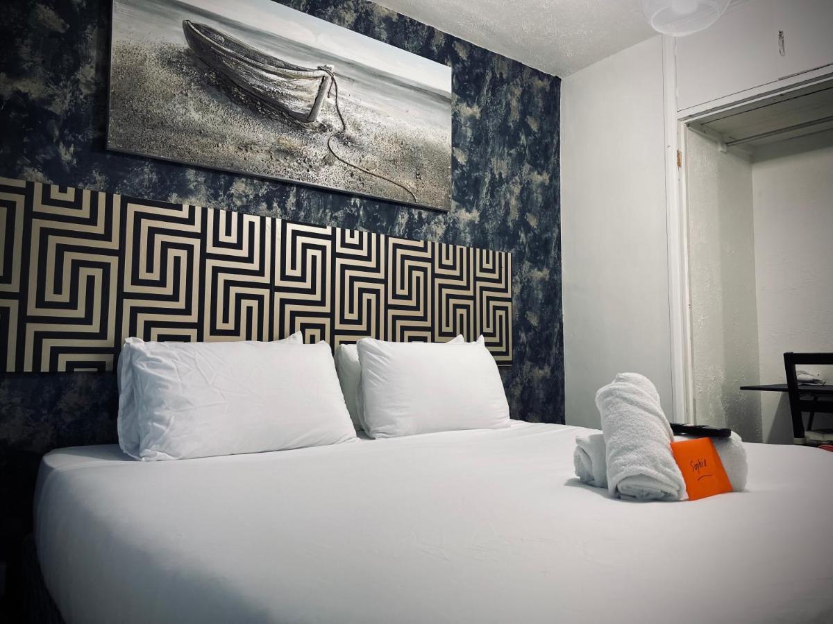 Homestay R2 Superking Sized Bed & 65