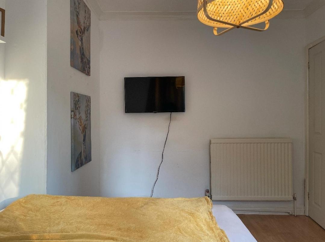 Modern And Spacious Double Bedroom Séjour chez l'habitant Londres
