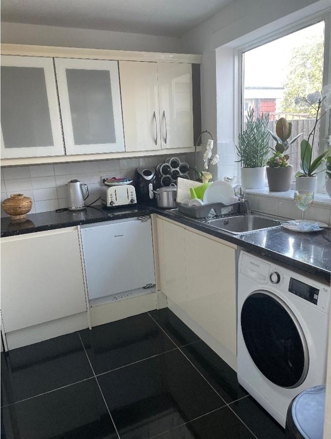 Modern And Spacious Double Bedroom Londres