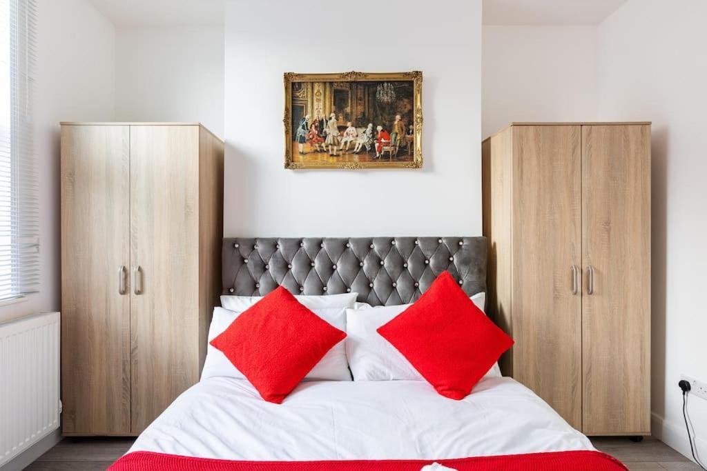 Parkside North - Victoria Line Apartment London