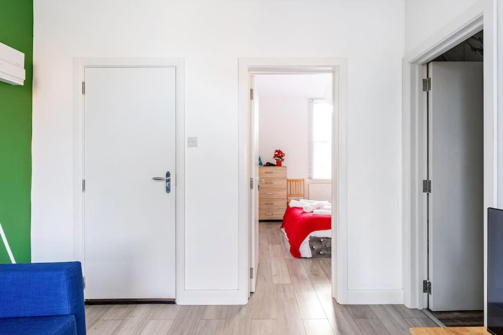 Parkside North - Victoria Line Apartment