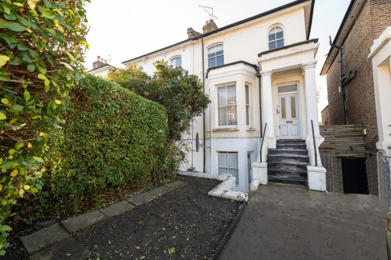 Apartment Stunning & Stylish 2 Bed Flat In West