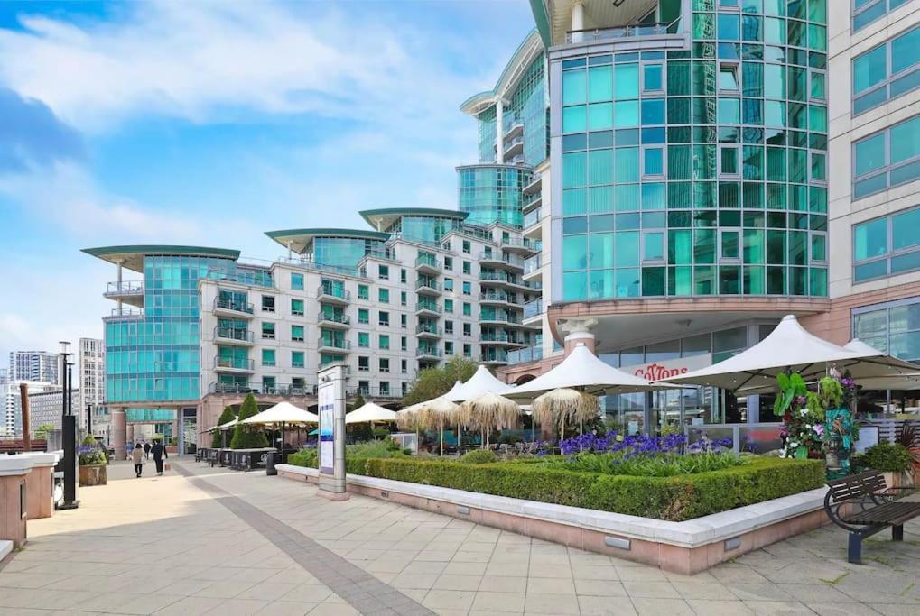 Stunning 2 Bed Thames River View - Appartement *