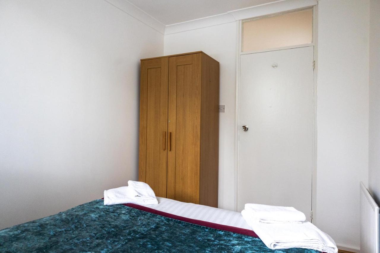 London - 4 Bed - Sleeps 8 - Garden - Pet Friendly *