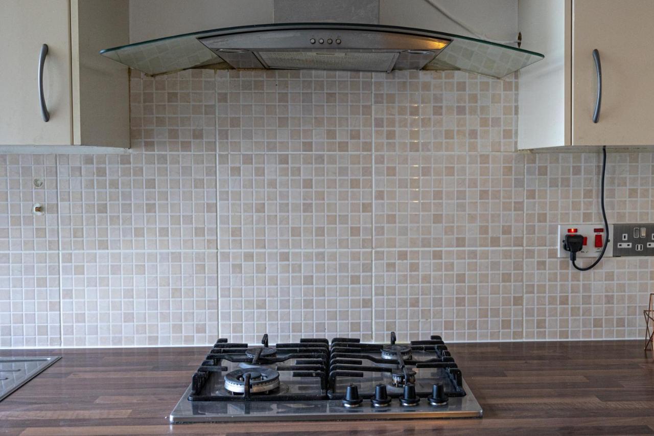 London - 4 Bed - Sleeps 8 - Garden - Pet Friendly Casa de Férias *