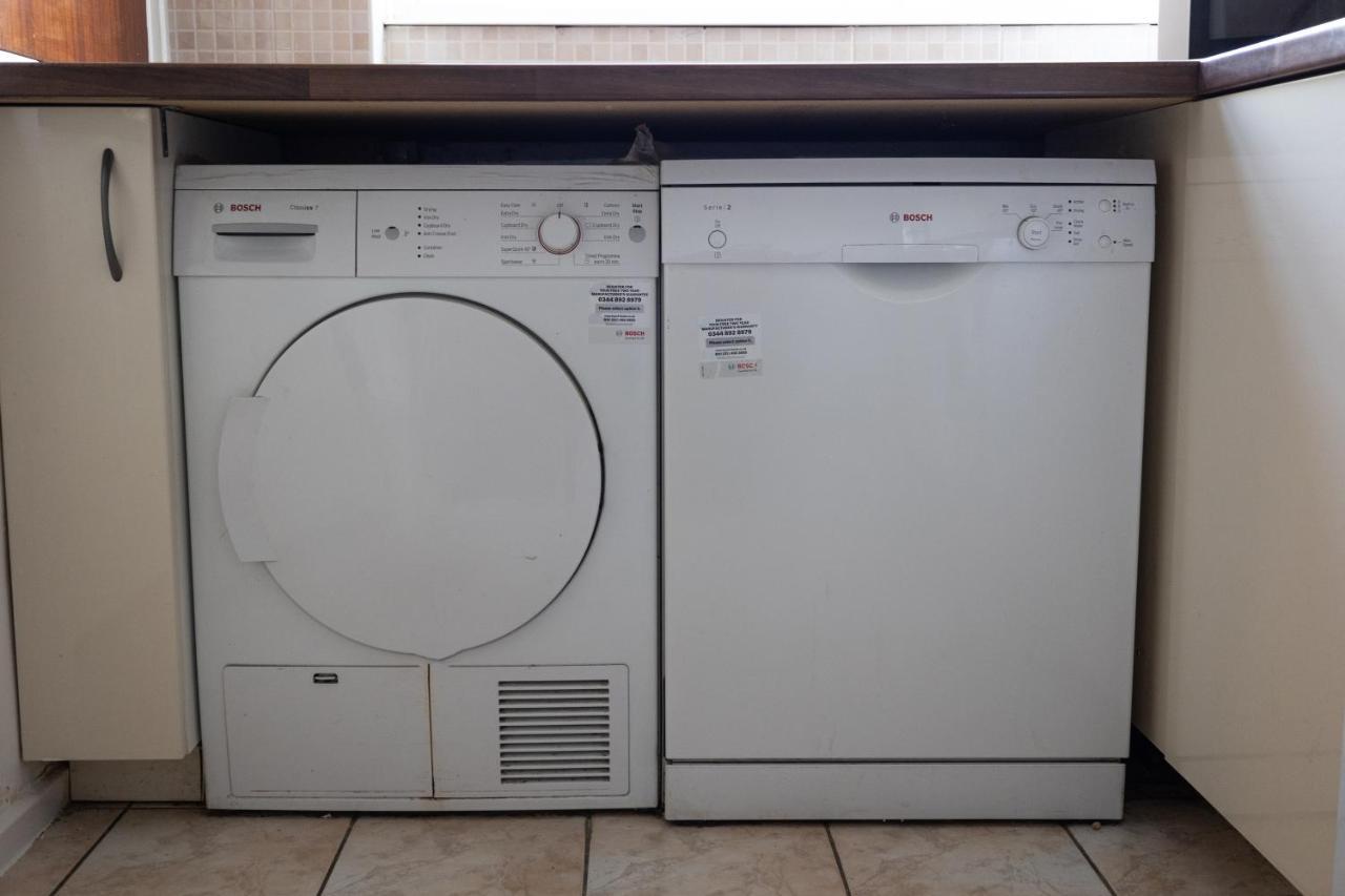 London - 4 Bed - Sleeps 8 - Garden - Pet Friendly Casa de Férias