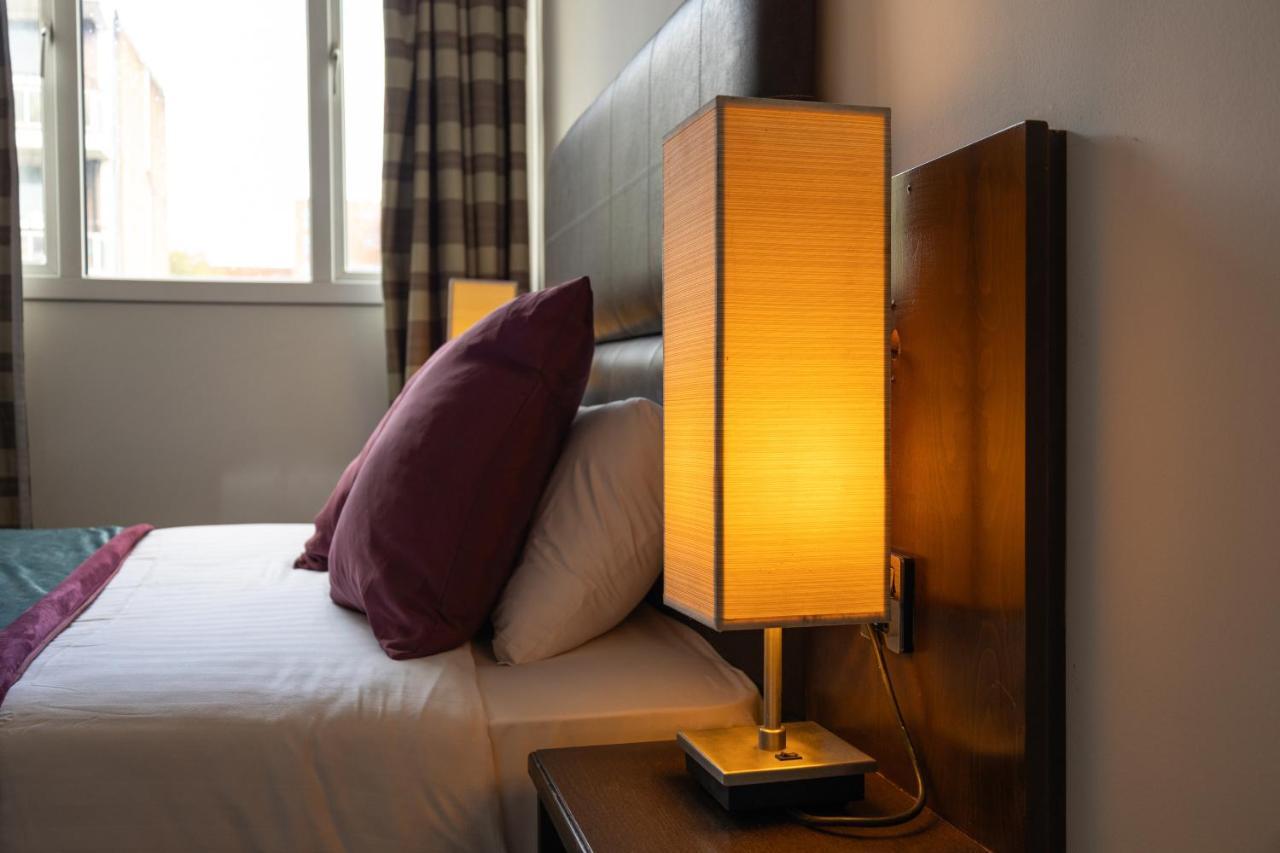 London - 4 Bed - Sleeps 8 - Garden - Pet Friendly Holiday home London