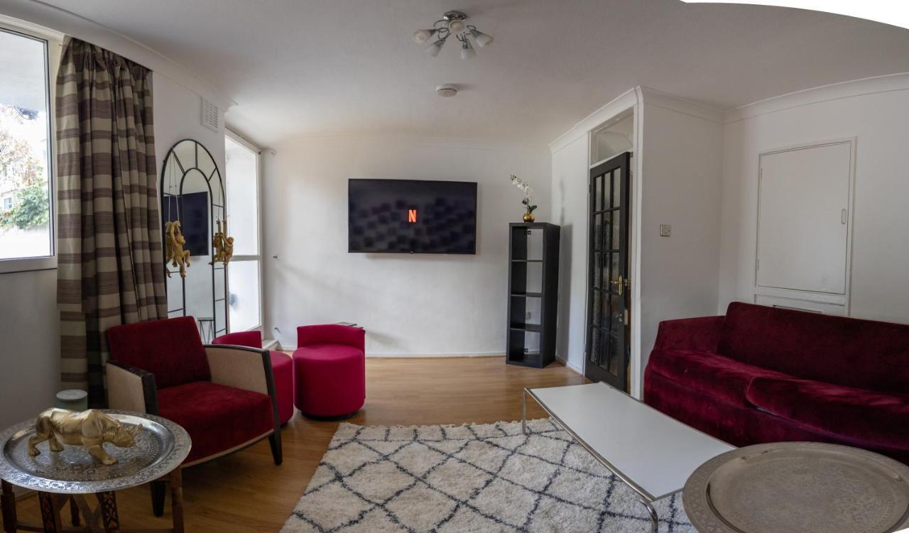 London - 4 Bed - Sleeps 8 - Garden - Pet Friendly *
