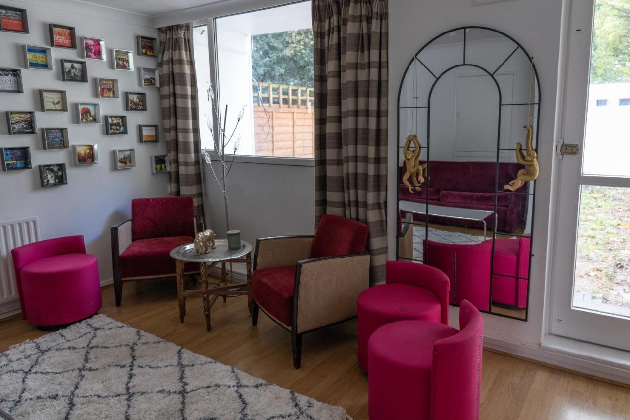 London - 4 Bed - Sleeps 8 - Garden - Pet Friendly Casa de Férias *