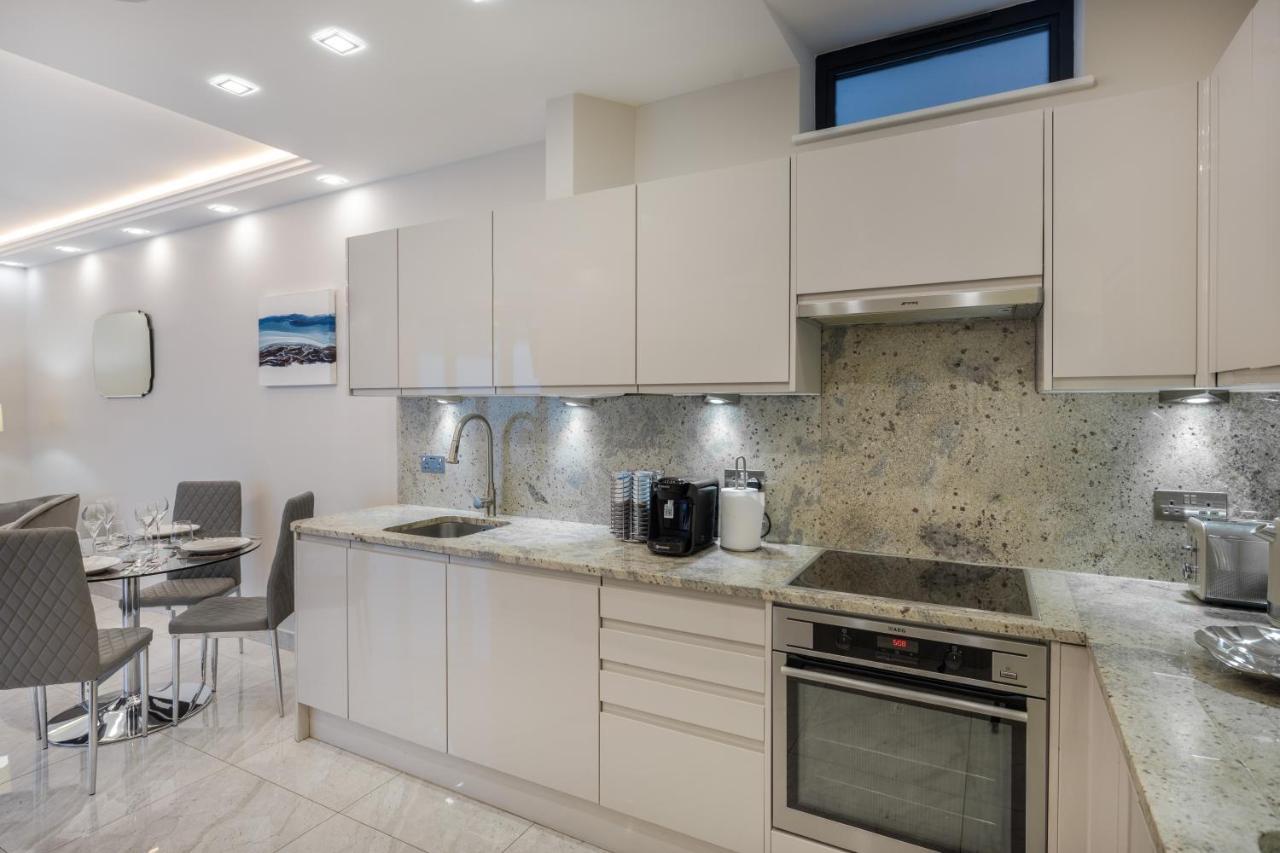Luxurious 2 King-size Bed Flat With Patio * Londen