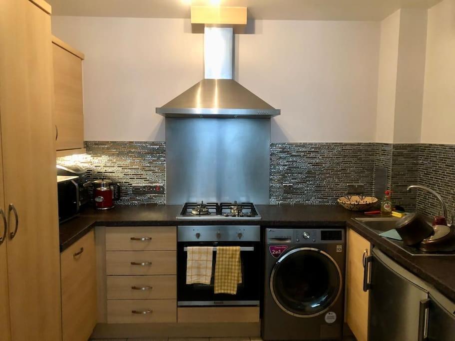 Flat In Blue Plaque Building Apartment London