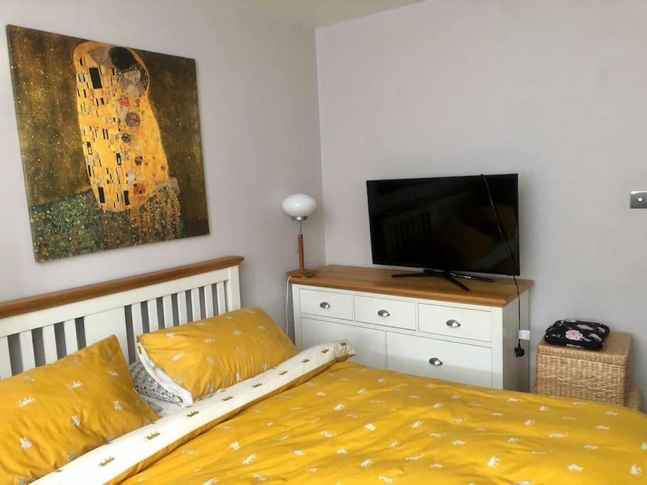 Flat In Blue Plaque Building Apartment London