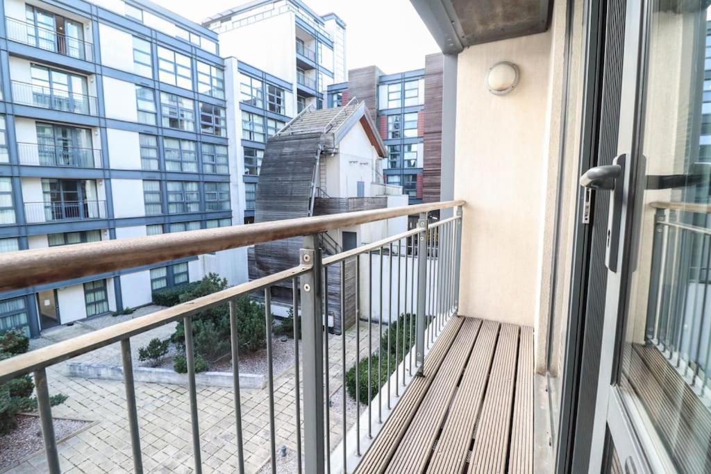 Stylish 1 Bed Flat - 5 Mins From Canary Wharf Apartamento