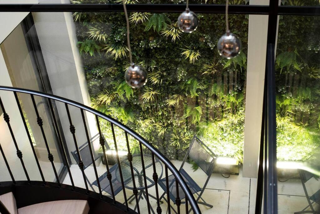 New, Luxury 3 Bed Duplex In Covent Garden Apartment *