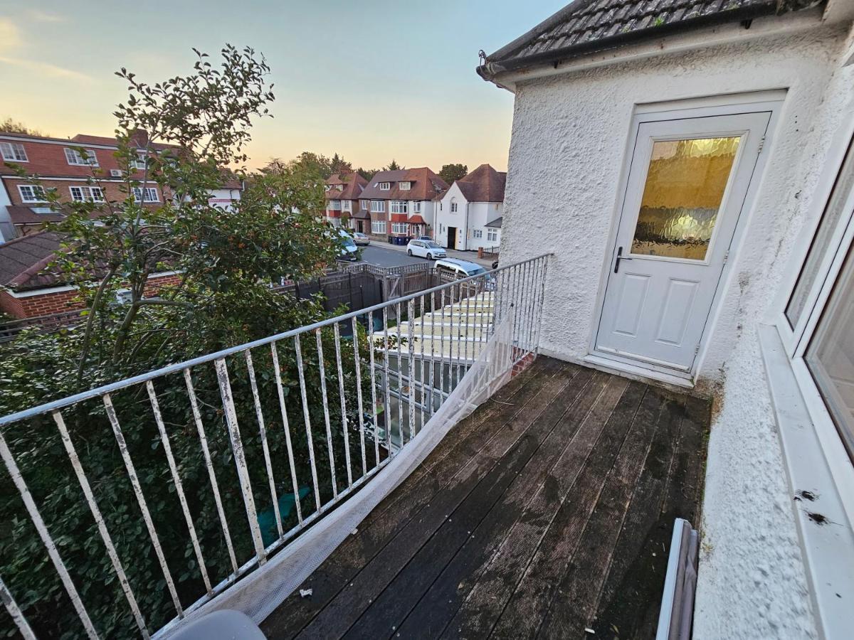 Large 4 Bedrooms Golders * London
