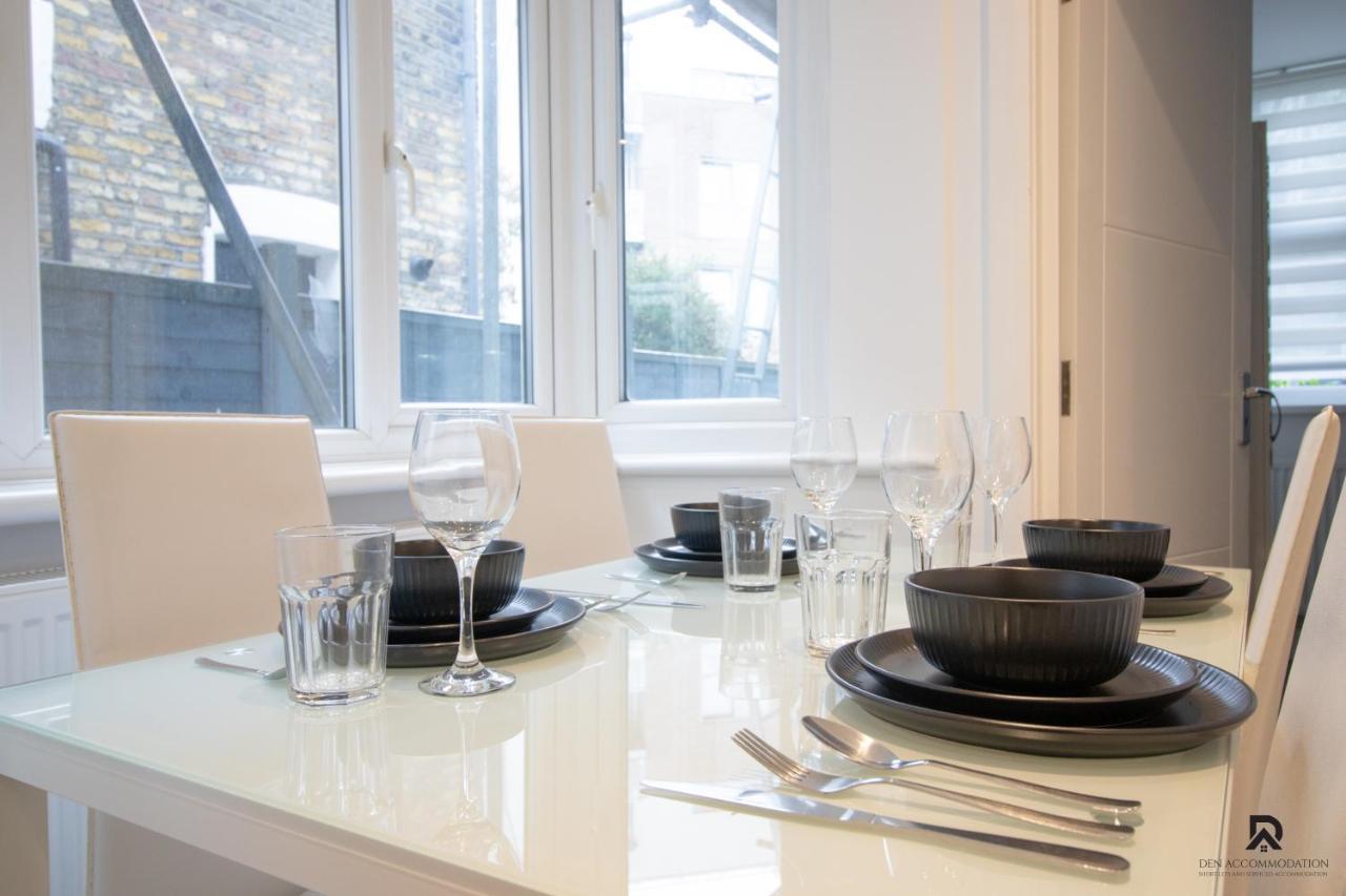 Newly Launched Two Bedroom By Den Short Lets & Serviced With Garden Appartement