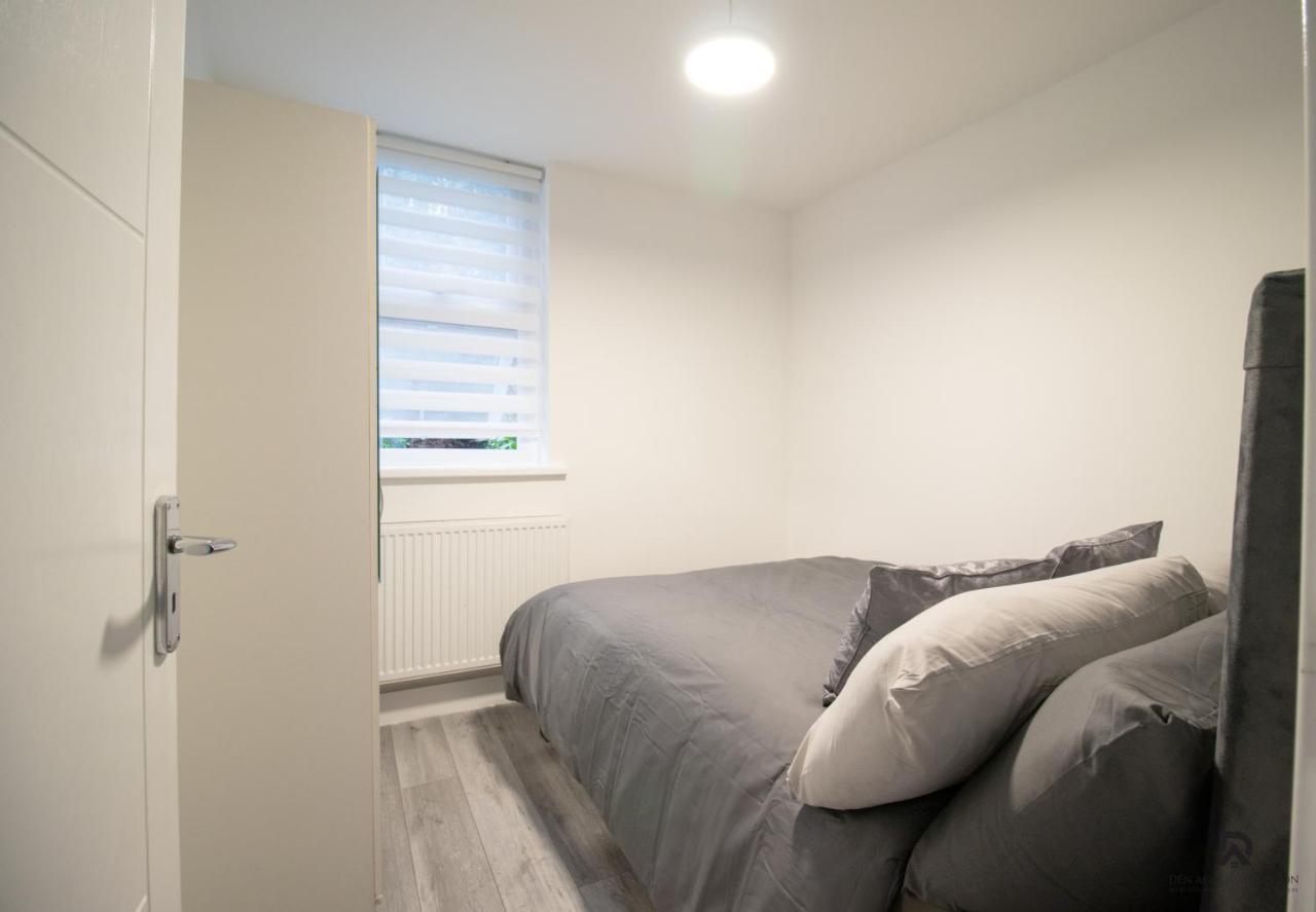 Appartement Newly Launched Two Bedroom By Den Short Lets & Serviced With Garden
